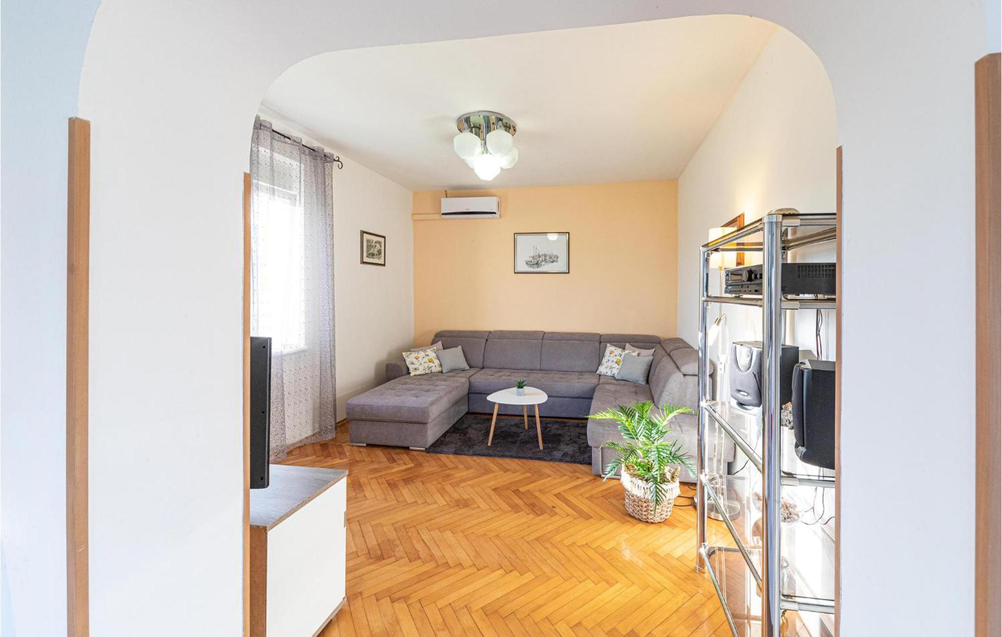Lovely Apartment In Kastel Kambelovac With Wifi Каштела Экстерьер фото
