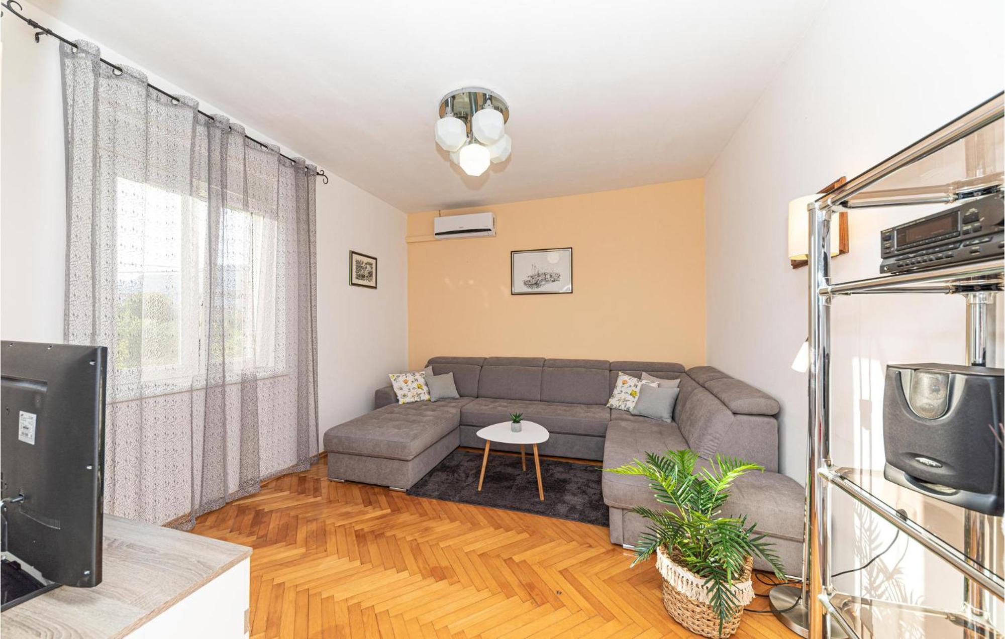 Lovely Apartment In Kastel Kambelovac With Wifi Каштела Экстерьер фото