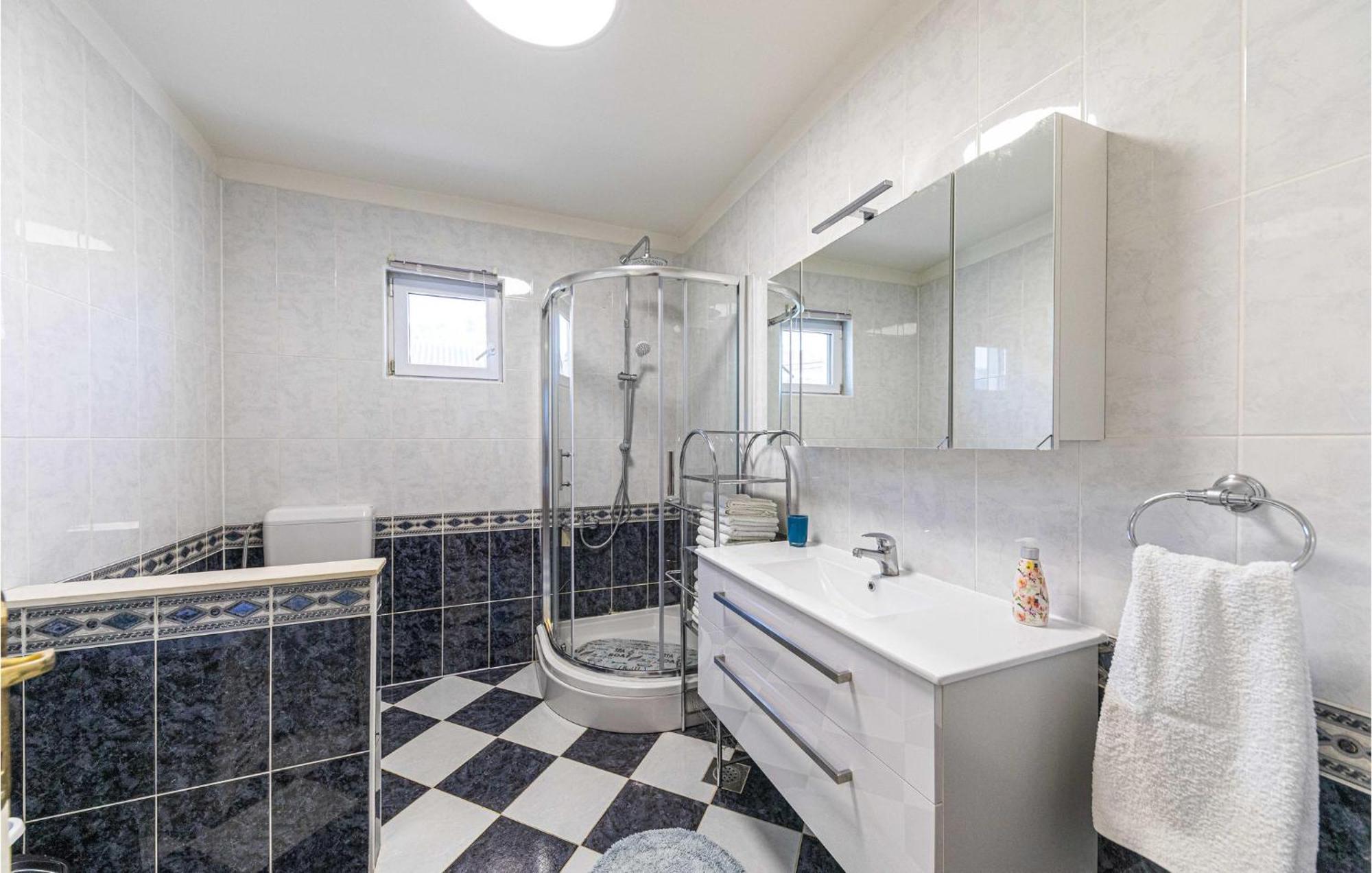 Lovely Apartment In Kastel Kambelovac With Wifi Каштела Экстерьер фото