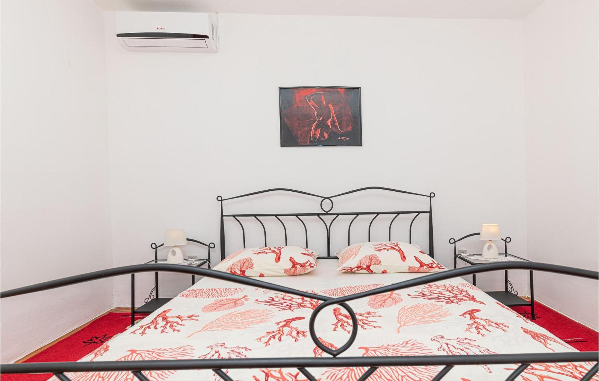Lovely Apartment In Kastel Kambelovac With Wifi Каштела Экстерьер фото