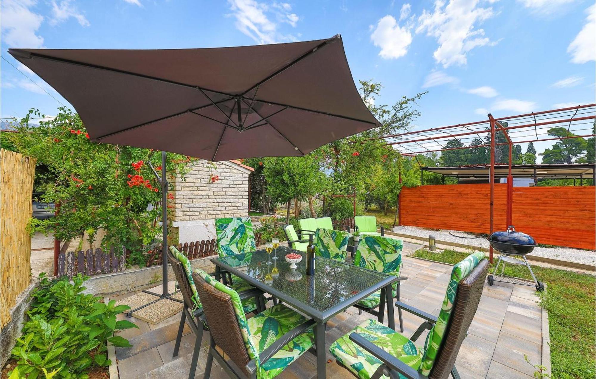 Lovely Apartment In Kastel Kambelovac With Wifi Каштела Экстерьер фото