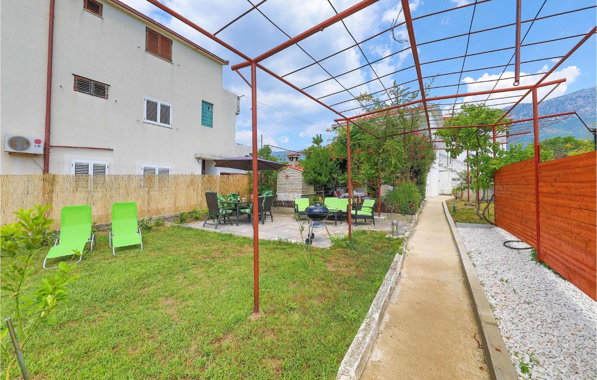 Lovely Apartment In Kastel Kambelovac With Wifi Каштела Экстерьер фото
